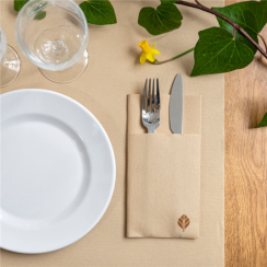 Kompostovatelný ubrousek hnědý AIRLAID složený do kapsy na příbory 40x40cm (700ks)