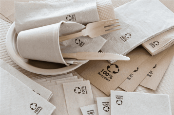 Proč by se na vánočních trzích mělo používat pouze jednorázové nádobí?